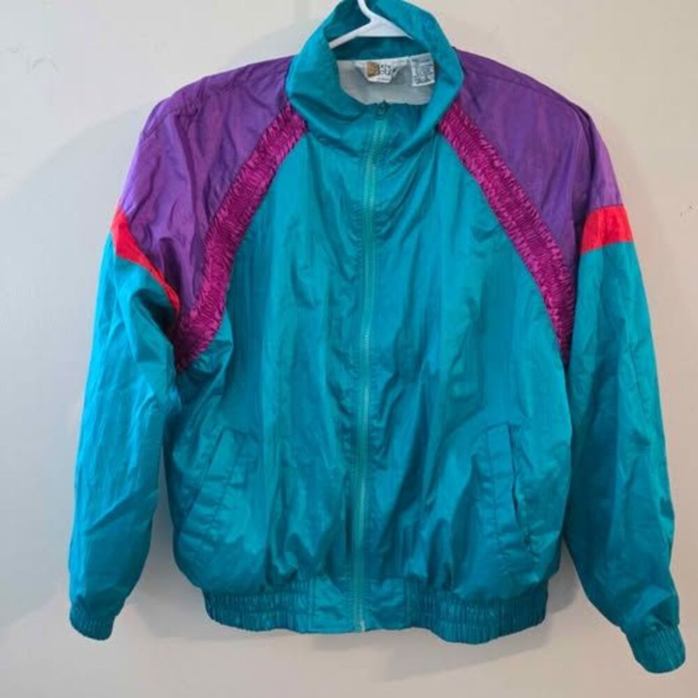 Southern Active Vintage Windbreaker Jacket - shoulder pads included.VINTAGE1990s